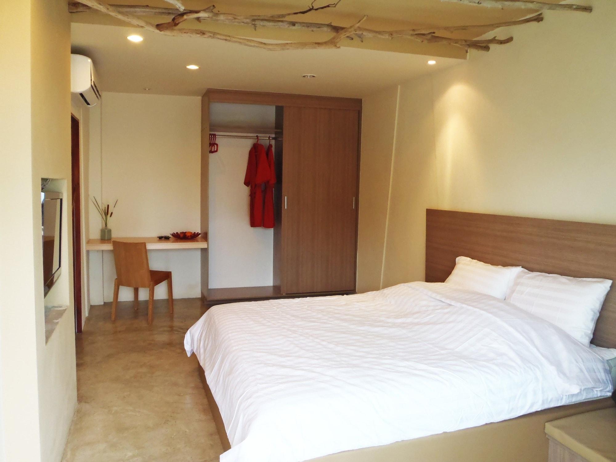 Red Z The Ocean Hotel Puk Tian Exterior photo